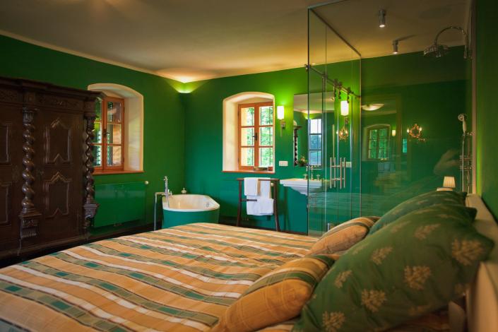 6 Landhaus Austria Schlafzimmer 1HH mit Bad en Suite-69 1650x1100